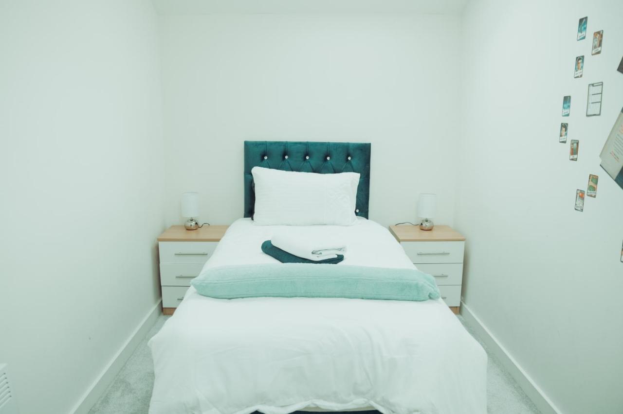 Апартаменты Bv Rare 3 Bedrooms At Conditioning House Bradford Perfect For Contractors