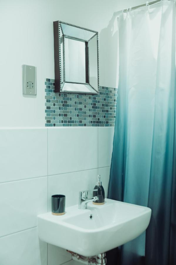 Апартаменты Bv Rare 3 Bedrooms At Conditioning House Bradford Perfect For Contractors